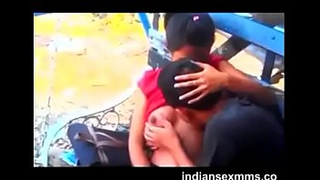 Mengisap Payudara Gadis Desi Yang Menggairahkan