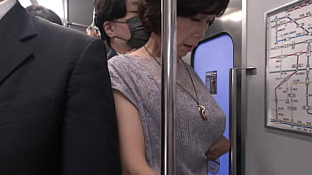 電車で痴漢に弄ばれる熟れた五十路母、堀美也子