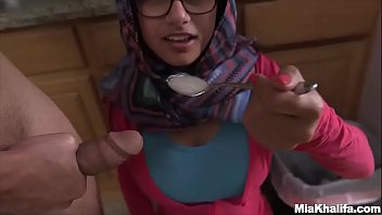 Mia Khalifa – Cewek Arab Cantik Dihajar Dari Belakang Oleh Sean Lawless