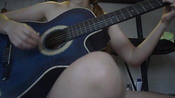 Gadis Musik Bayar Dengan Seks Demi Masuk Band, Dia Sangat Doyan Kontol Sampai Ditelannya Habis Dan Masih Minta Tambah