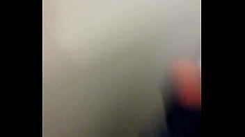 Cô Nàng Sinh Viên Vén Váy Tè Bên Lề đường