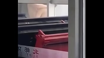 北邮体育馆激情门事件，深夜狂欢引爆校园