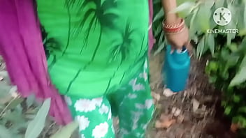 बीहड़ जंगल में देसी भाभी ने अपना रस उड़ेल दिया