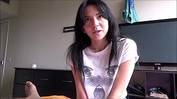 Terapi Keluarga Panas: Kakak Dan Adik Tiri Belajar Akur Dengan Cara Intim