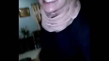 Jilbab Seksi Yang Menggoda Dan Memantul Di Ranjang