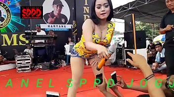Sintya Riske Goyang Liar Di Atas Panggung, Bikin Napsu Bergelora