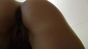 Ibu Tiri Menggoda Anak Tirinya Dalam Video Mesra Yang Intim