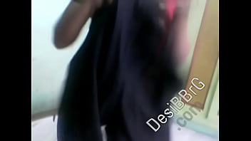Memegang Payudara India Yang Menggairahkan