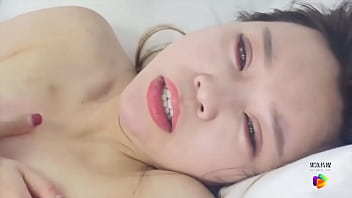 Pemain Model Cantik Wawancara Dengan Adegan Panas Dan Sensual