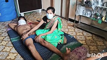 Bhabhi Shivani Desaku Yang Seksi Dengan Sari Hijau Menggoda