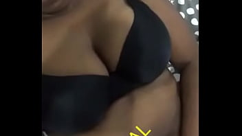 Gadis Desi Yang Menggoda