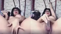 Adik Perempuan Masturbasi Dengan Posisi Yang Bikin Ngentot