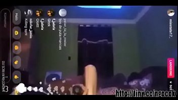 Bernyanyi Dengan Nafsu Di Atas Panggung