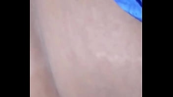 Lubang Pusar Tante Desi Yang Menggoda