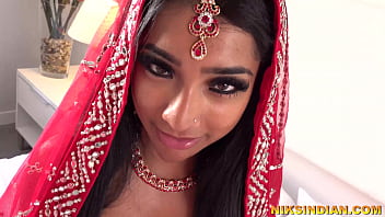 Suhagrat Pe 19 Saal Ki Nayi Dulhan Ko Itna Zor Se Choda Ki Ro Padi