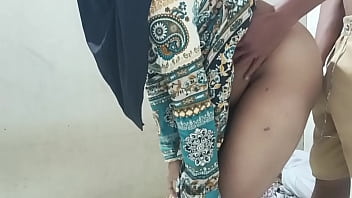 Menggoda Istri Tetangga Yang Kesepian Saat Suaminya Pergi Kerja