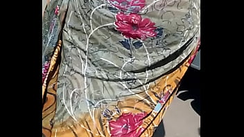 Paha Dan Pantat Seksi Yang Menggoda Dalam Balutan Saree