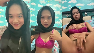 Gadis Berjilbab Pamer Tubuh Telanjang Ranum