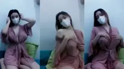 Gadis Manis Dengan Payudara Besar Transparan Yang Menggoda
