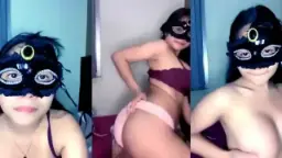 Puput Telanjang Bulat Dengan Payudara Besar Yang Menggoda