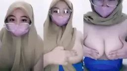 Ukhti Berkacamata Berhijab Pamer Tetek Montoknya Yang Menggoda