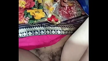 Gadis Desi India Semburkan Pancuran Panas Di Alam Terbuka
