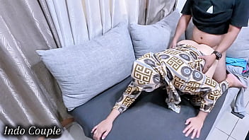 Gadis Berhijab Seksi Datang Terlambat Dan Ayah Tirinya Yang Galak Ingin Menghukumnya Dengan Cara Yang Panas