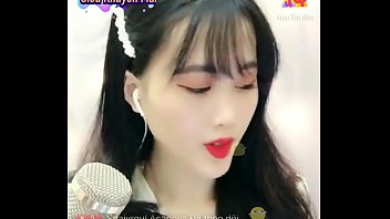Gadis Asia Seksi Menggoda Di Live Streaming Uplive