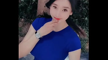 Gadis Asia Dengan Payudara Dan Pantat Yang Menggoda