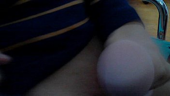 Cowok Asia Mandi Sendiri Di Depan Webcam, Aduh Panas Banget