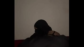 Pelacur Berhijab Menggoyangkan Pantat Gemuknya Bak Latihan Untuk Gangbang, Pantat Arab Montok Itu Terus Bergoyang Tanpa Henti
