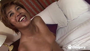 Milf Asia Bergigi Kelinci Dibuat Basah Dan Ditusuk Sampai Dalam