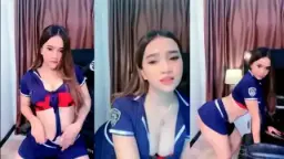 Gadis Sekolah Nakal Dengan Seragam Ketat Yang Menggoda
