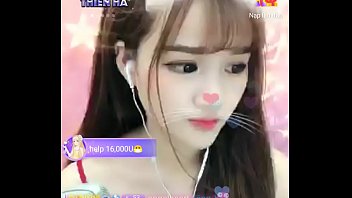 Gadis Asia Manis Menggoda Bercengkerama Sensual Di Uplive