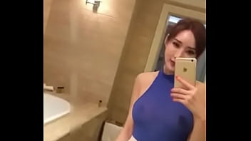 Koleksi Cermin Alice Zhou, Model China Yang Menggoda Dan Panas