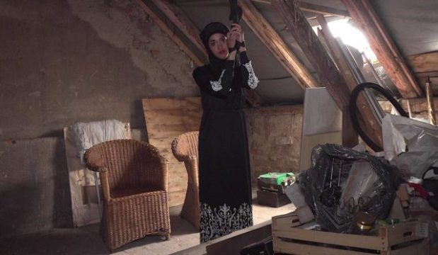 Capri Lmonde: Bikinmu Jadi Istri Yang Taat Dan Bergairah
