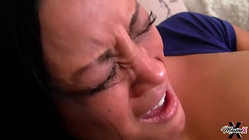 Rayuan Cougar Asia Maxine X Muncrat Deras Dengan Hitachi Dan Dildo