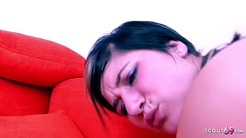 Adik Tiri Pertama Kali Muncrat Saat Jari Dan Kontol Menggila
