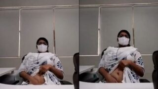 Gadis Muda Meraba-raba Memeknya Di Kantor