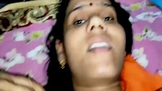 Istri Desi Yang Menggoyangkan Pantatnya Untuk Menerima Kontol Suami Di Lubang Anusnya