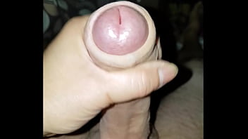 Gadis Asia Menggoda Dengan Sentuhan Panas Di Bawah Selimut