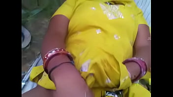 Gadis Liar Di Ladang Dengan Suara Serak Menggoda