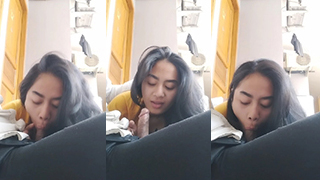Dinda Bikin Heboh Dengan Aksi Sepong Sensual Di Depan Kost