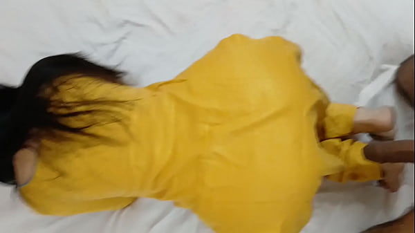 Bibi India Bergoyang Pantat Gede Dengan Gaya Doggy