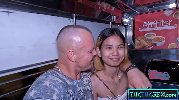 Gadis Thailand Mungil Digoyang Di Tuk-tuk Pattaya Sampai Puas