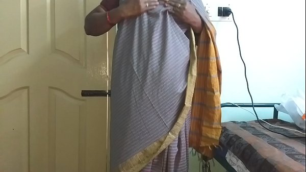 Istri Nakal India Dari Tamil, Telugu, Kannada, Malayalam, Dan Hindi, Vanitha, Memakai Saree Abu-abu, Memamerkan Payudara Besar Dan Memek Cukur, Meremas Keras Payudara, Menekan Puting, Dan Menggesek Memek Sambil Masturbasi