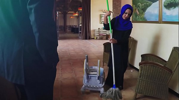 Pekerjaan Sampingan Tukang Sapu: Uang Ekstra Dari Bos Dengan Imbalan Layanan Ranjang