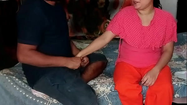 Pelayan India Menggoda Perjaka Di Balik Pintu
