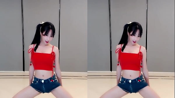 Cô Gái Trung Quốc Nóng Bỏng Nhảy Múa Quyến Rũ Trên Cầu Thang Mới