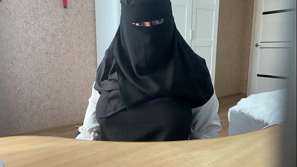 Milf Arab Menggoda Diri Sendiri Di Depan Kamera Live Chat